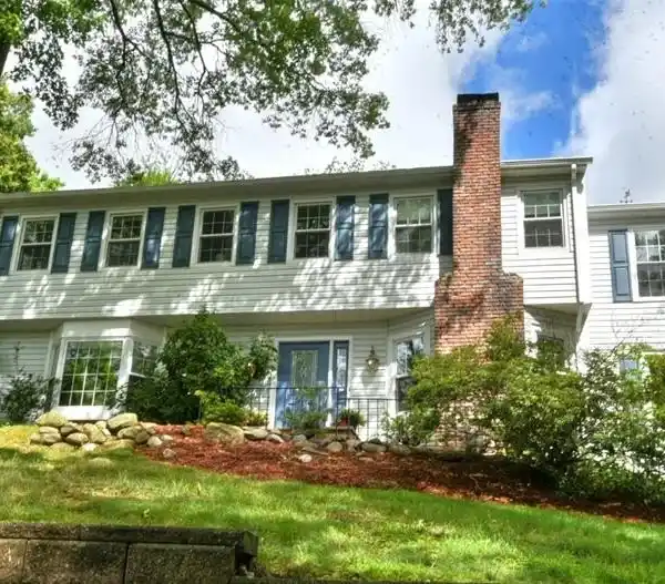 ELEGANT LIVING ATOP ONE OF THE MOST PRESTIGIOUS AREAS