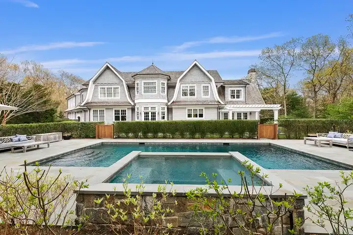Grand Estate of Hamptons Traditional Style