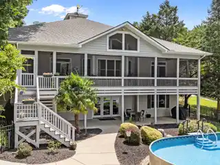 Prime Lakefront Property
