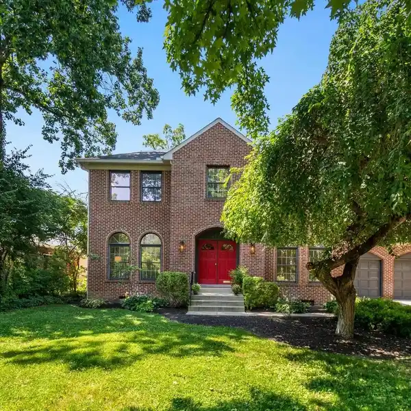 SPACIOUS AND ELEGANT CENTER HALL COLONIAL
