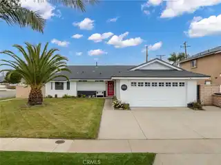 Light-filled Home in Sought-after Glen Mar
