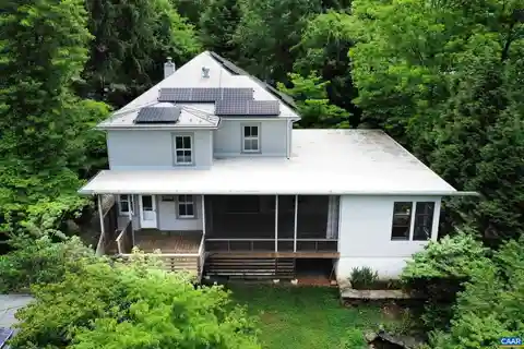 Light-Filled Home with Spacious Detached Cottage