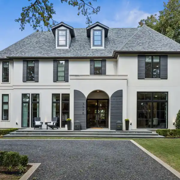 MODERN ELEGANCE WITH EVERYDAY COMFORT IN UNIVERSITY PARK