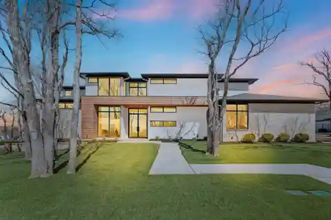 Exquisite Willowtree Custom Home