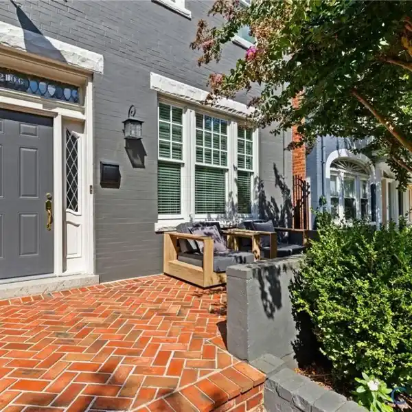 CLASSIC BRICK TOWNHOME IN RICHMOND'S HISTORIC FAN DISTRICT