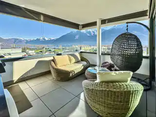Walkable Luxury with Lake View Terrace