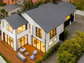 Nearly New Contemporary Residence