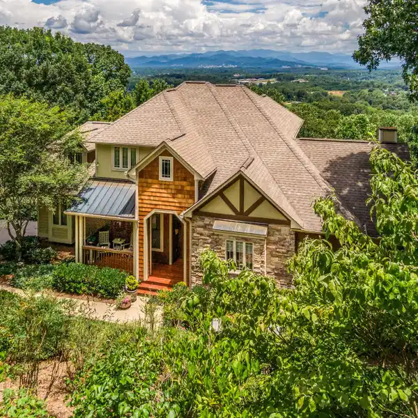 BEAUTIFUL HOME WITH BREATHTAKING MOUNTAIN VIEWS