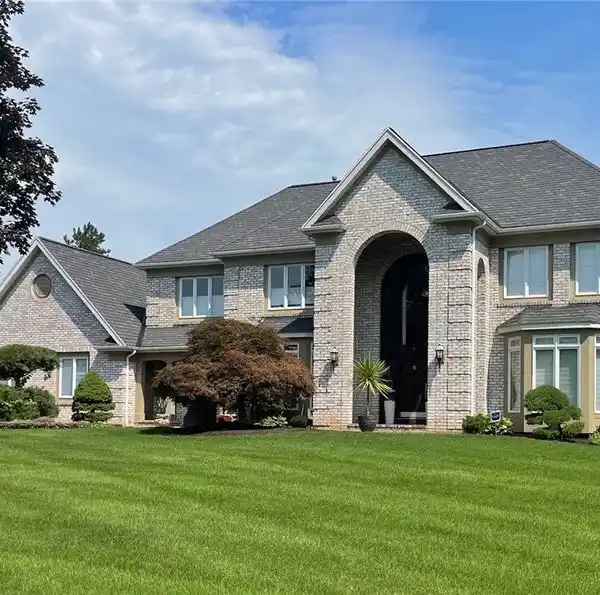 STATELY HOME IN THE MANORS