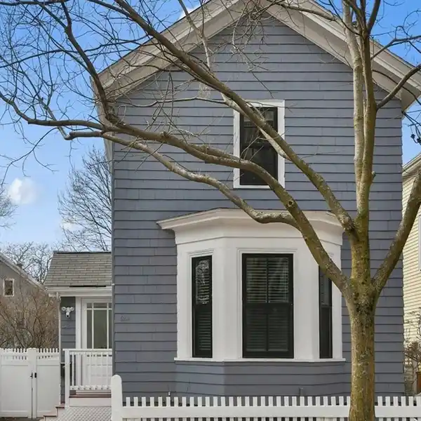 BEAUTIFUL SINGLE-FAMILY COLONIAL HOME