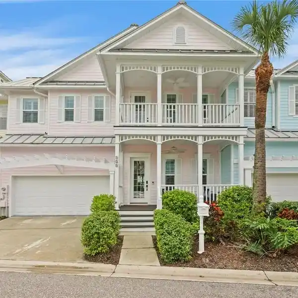 FULLY RENOVATED KEY WEST–STYLE TOWNHOME