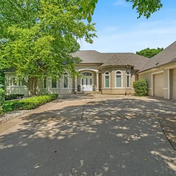 SPRAWLING SANCTUARY WITH PRIVATE POOL & BASEMENT
