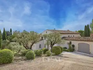 Peaceful Luxury Villa with Pool