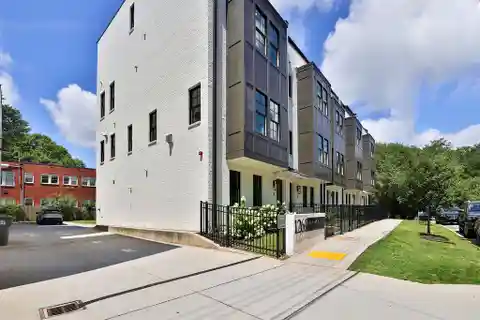 Luxury Townhome in Picturesque Virginia-Highland Neighborhood