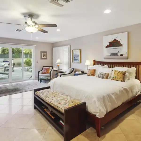 BEAUTIFUL CUL-DE-SAC COUNTRY CLUB HOME