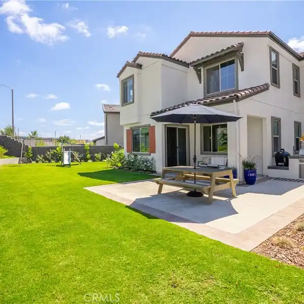 STUNNING HOME IN DESIRABLE BOTANICA