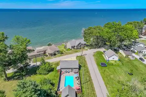 Dream Lakefront Retreat