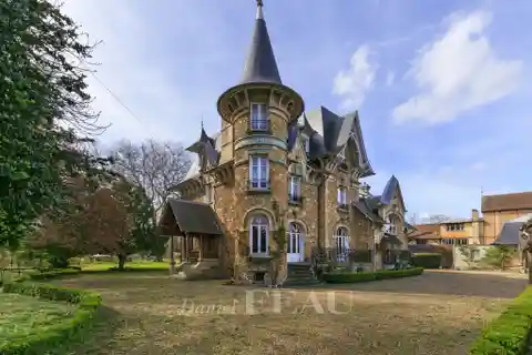 Elegant Riverside Villa with Stunning Billiard Room