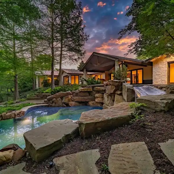 ONE-STORY OASIS