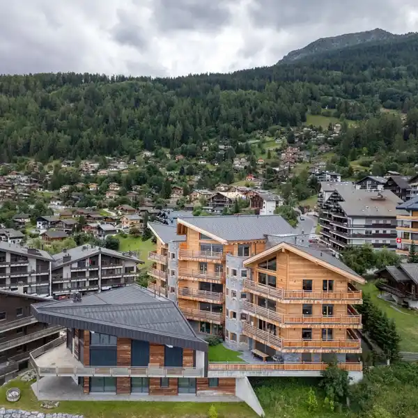 LUXURY SWISS ALPS RETREAT WITH STUNNING VIEWS