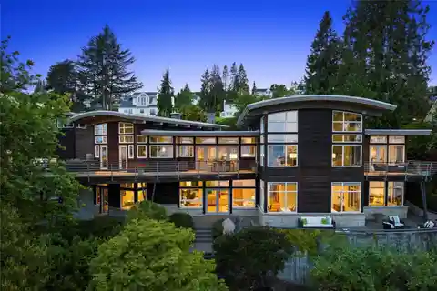 Exceptional Signature Laurelhurst Waterfront Estate