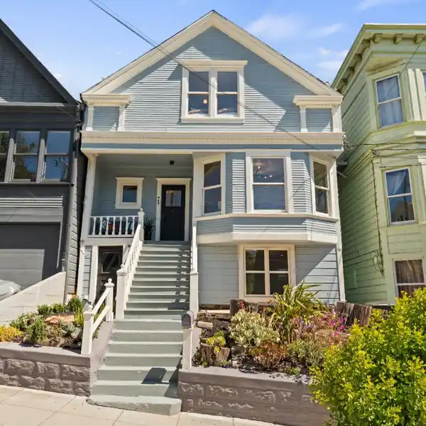 BEAUTIFUL CIRCA 1905 VICTORIAN HOME