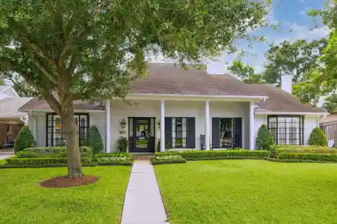 Elegant Briargrove Home with Expansive Backyard