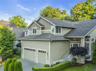 Beautifully Maintained Contemporary Home on a Private Cul-de-sac
