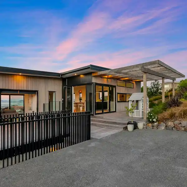 ARCHITECTURAL SANCTUARY ABOVE LANGS BEACH