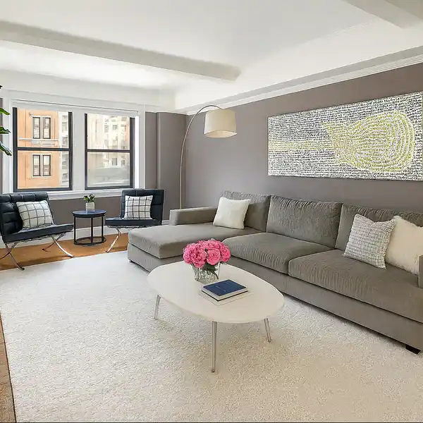 PRE-WAR ELEGANCE WITH SUNLIT CARNEGIE HILL VIEWS