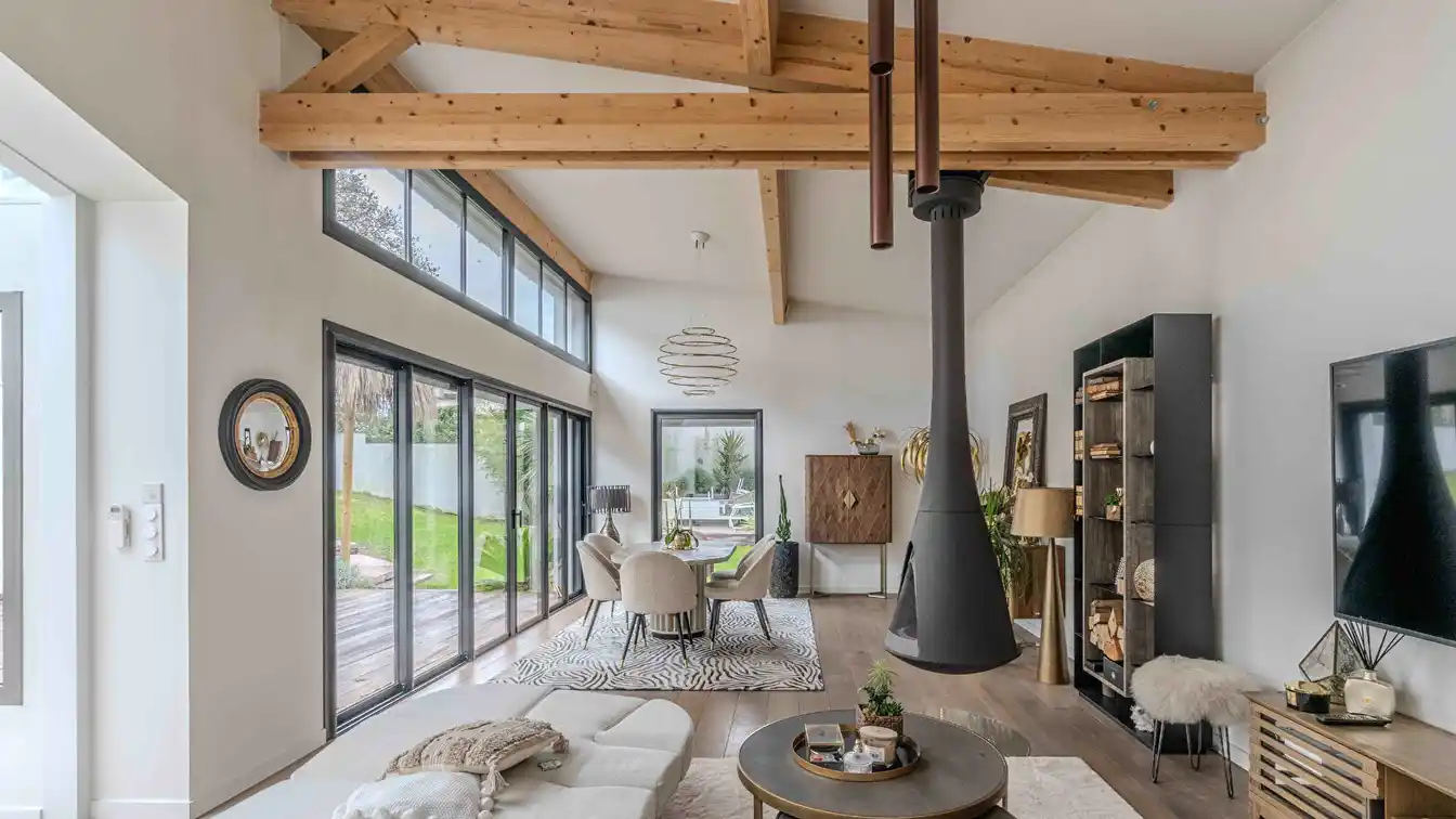 Contemporary Villa in a Peaceful Setting