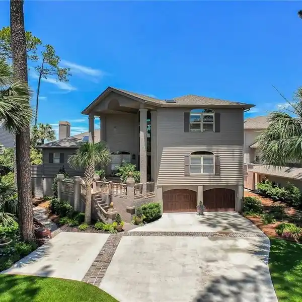 LOWCOUNTRY LIVING AT ITS FINEST!