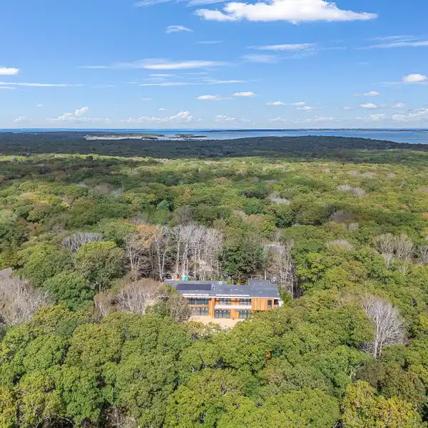 UNPARALLELED NEW MODERN HOME