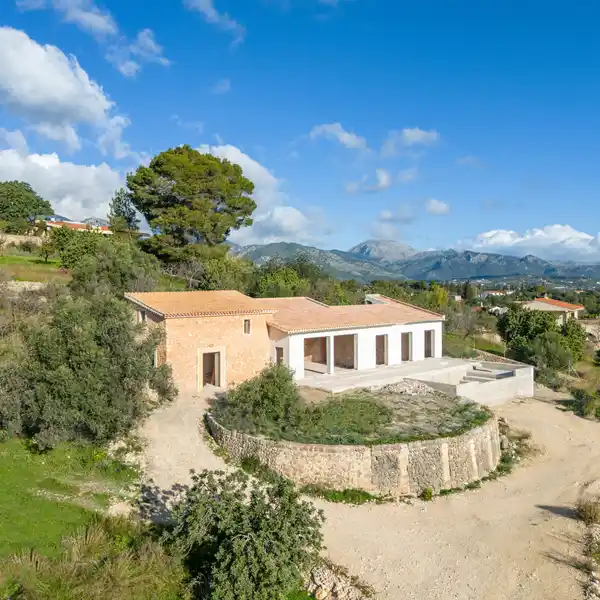 FINCA WITH FAR-REACHING VIEWS AND ALL AMENITIES