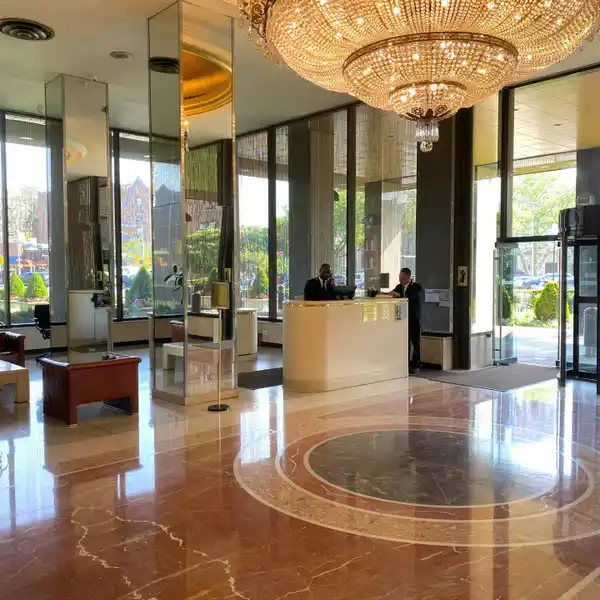 LIGHT-FILLED CORNER UNIT WITH CITY VISTAS