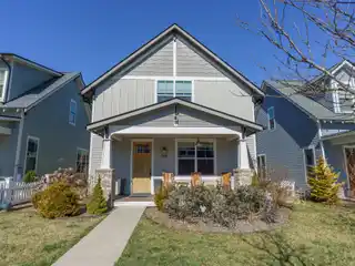 Lovely Arts and Crafts Home in an Ideal Location