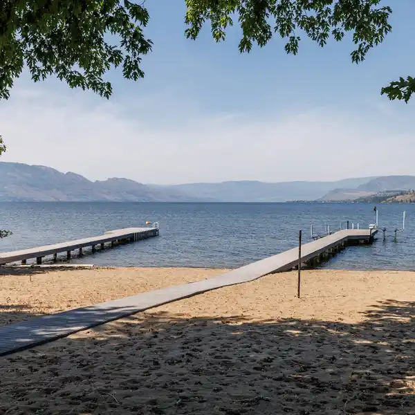 LAKESIDE BEACHFRONT OASIS