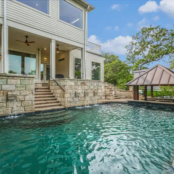 RESORT-STYLE LIVING IN DESIRABLE BARTON HILLS