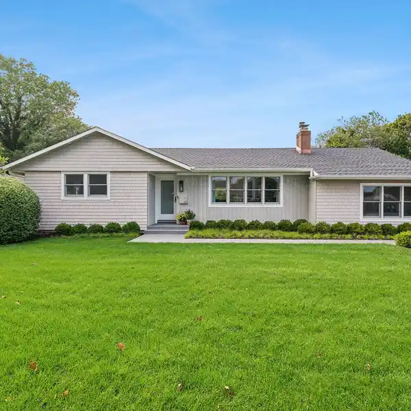 SINGLE-LEVEL MODERN COTTAGE FOR RENT