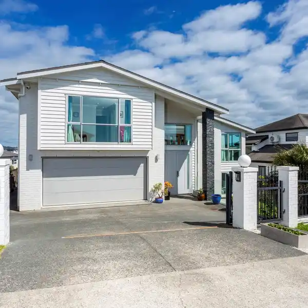 ELEVATED ELEGANCE WITH GRAND ARCHITECTURAL FLAIR