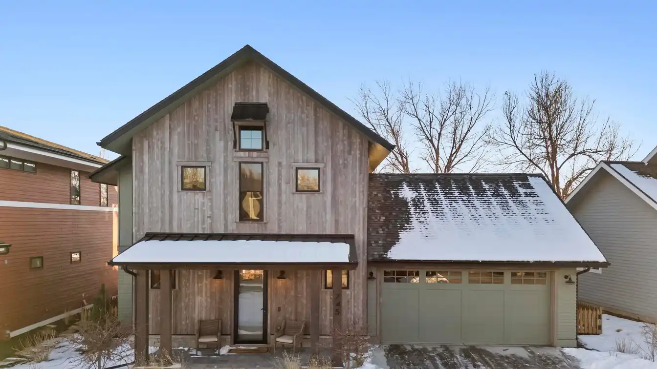 Beautifully Crafted Home in Pateros Creek