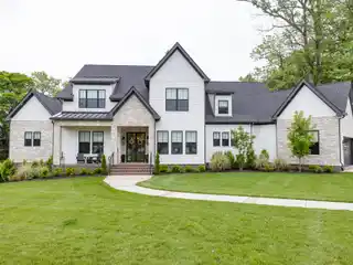 Upgraded Modern Farmhouse in Vale Creek