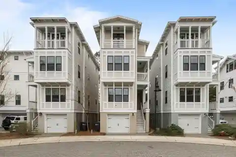 Lovely Three Bedroom Home Walking Distance from Sullivan's Island