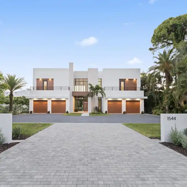 ULTRA-MODERN ARCHITECTURAL ESTATE