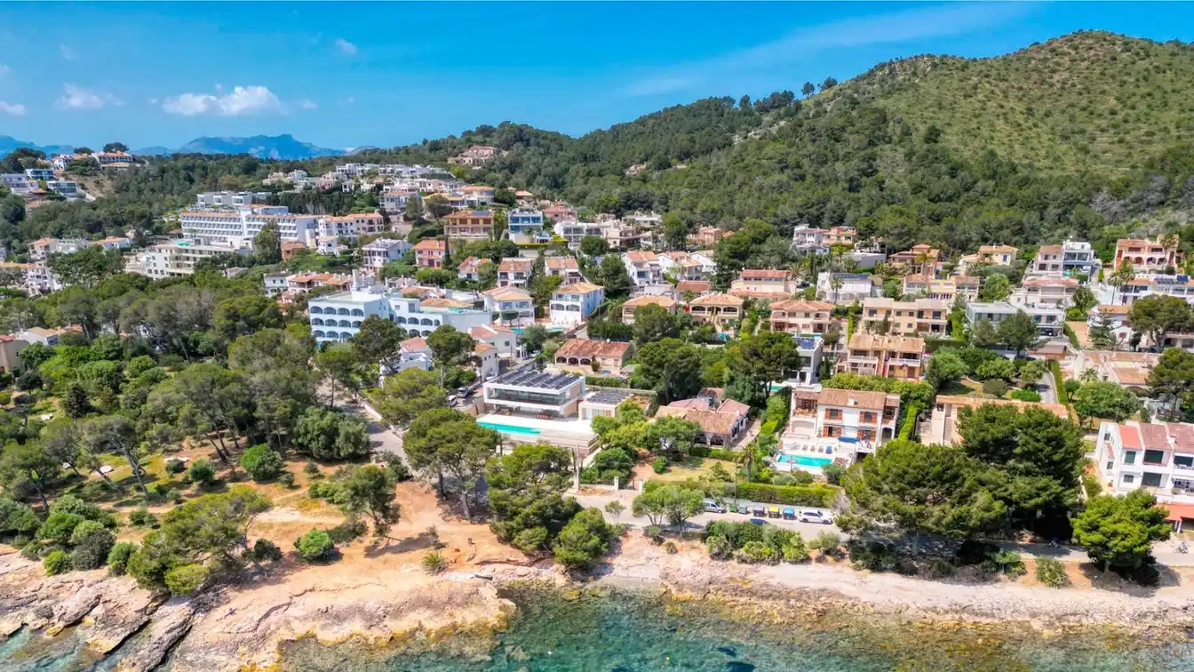 Exceptional Frontline Sea Villa