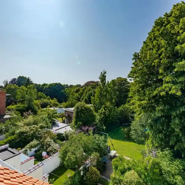 TASTEFULLY RENOVATED HOME IN QUIET FLORIDE DISTRICT