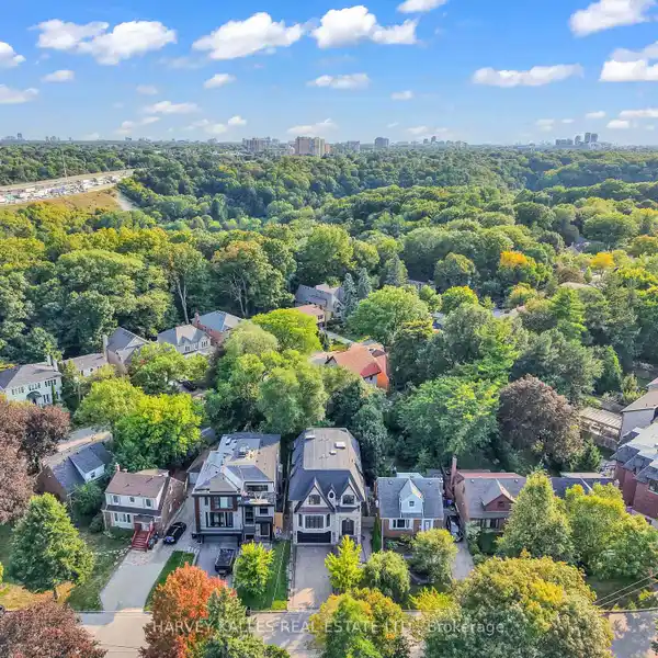MAGNIFICENT CUSTOM HOME ON A QUIET COURT