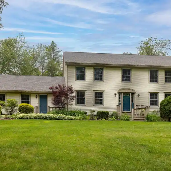 SPACIOUS WOODLANDS HOME WITH PRIVATE LOT