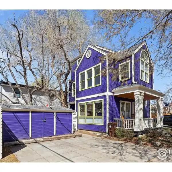 CHARMING HOME IN A VIBRANT CENTRAL LOCATION