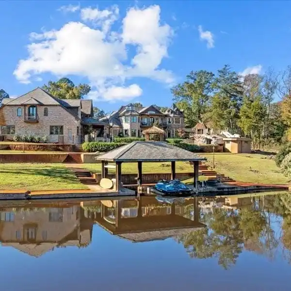 BEAR COVE - UNIQUE 21-ACRE PROPERTY